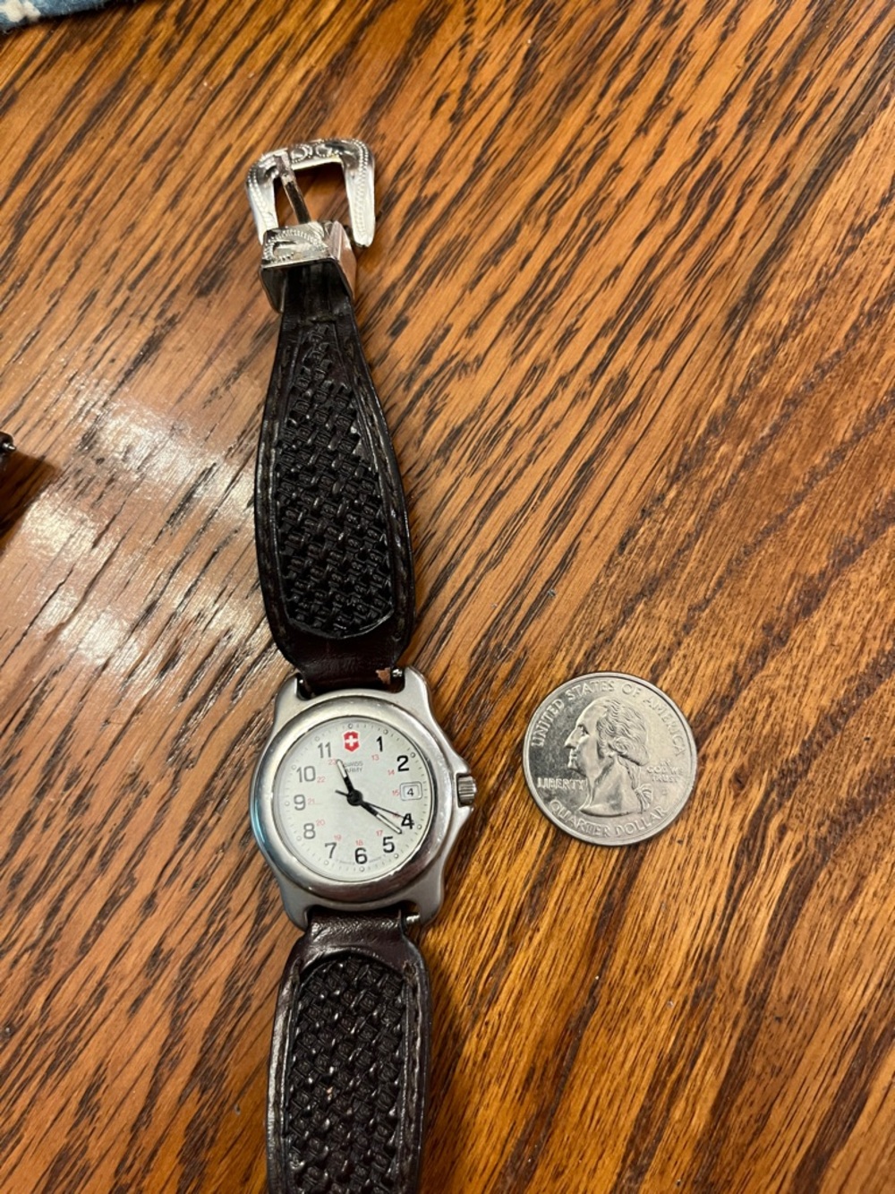 4 watches: Coach Timex Victorinox Swiss Army - Picture 6 of 8